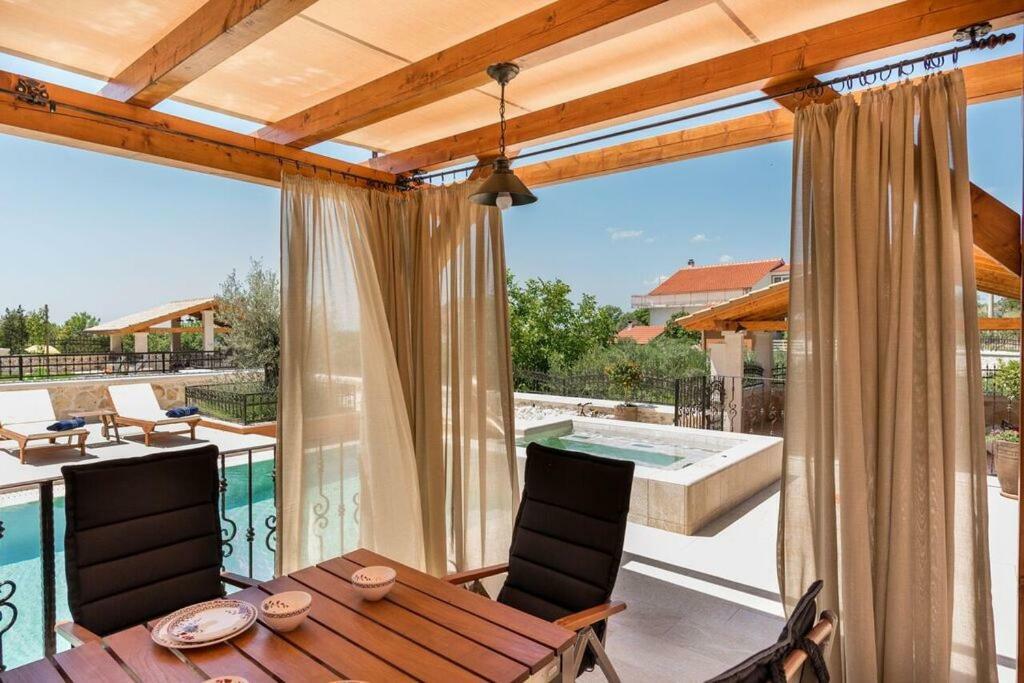 Villa Hirundo Rustica Skradin Bagian luar foto